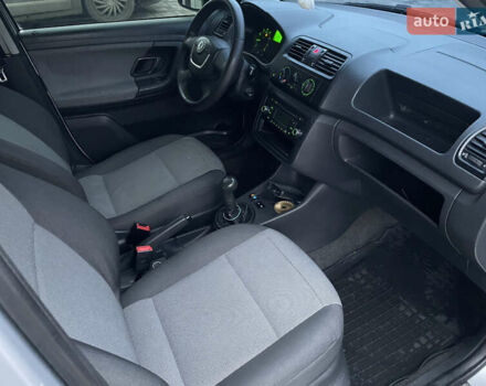 Серый Шкода Фабия, объемом двигателя 1.2 л и пробегом 271 тыс. км за 3700 $, фото 12 на Automoto.ua