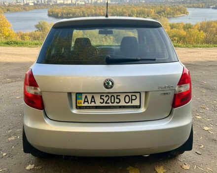 Серый Шкода Фабия, объемом двигателя 1.4 л и пробегом 260 тыс. км за 5000 $, фото 5 на Automoto.ua