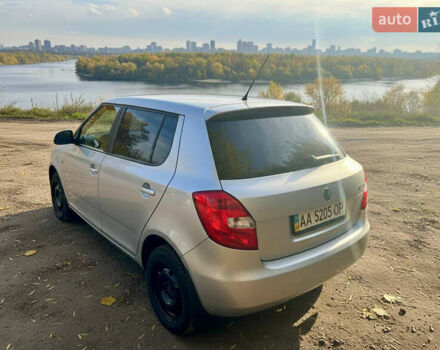 Серый Шкода Фабия, объемом двигателя 1.4 л и пробегом 260 тыс. км за 5000 $, фото 2 на Automoto.ua