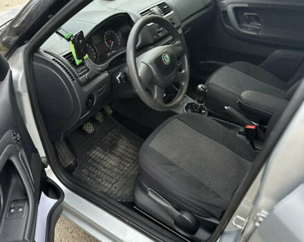 Серый Шкода Фабия, объемом двигателя 1.6 л и пробегом 247 тыс. км за 6700 $, фото 5 на Automoto.ua