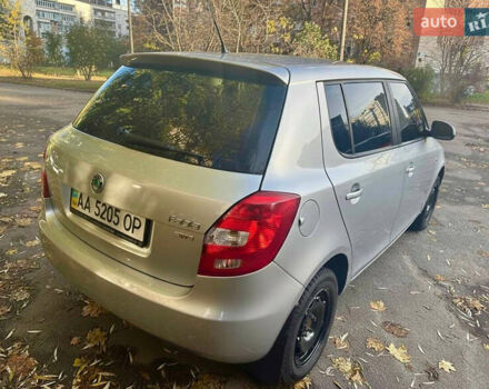 Сірий Шкода Фабія, об'ємом двигуна 1.4 л та пробігом 259 тис. км за 4999 $, фото 9 на Automoto.ua