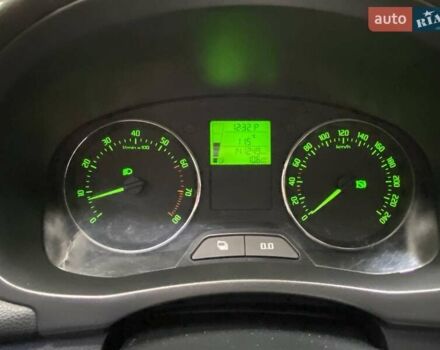 Шкода Фабия 2011 в Киеве на Automoto.ua Серый Шкода Фабия, объемом двигателя 1.6 л и пробегом 142 тыс. км за 7200 $, фото 5 на Automoto.ua