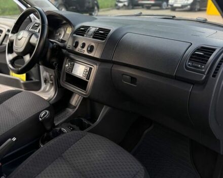 Серый Шкода Фабия, объемом двигателя 1.4 л и пробегом 300 тыс. км за 4500 $, фото 6 на Automoto.ua