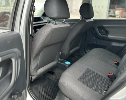 Серый Шкода Фабия, объемом двигателя 1.39 л и пробегом 205 тыс. км за 5800 $, фото 15 на Automoto.ua