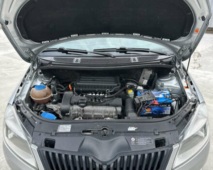 Серый Шкода Фабия, объемом двигателя 1.39 л и пробегом 205 тыс. км за 5800 $, фото 16 на Automoto.ua