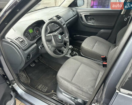 Серый Шкода Фабия, объемом двигателя 1.39 л и пробегом 233 тыс. км за 5200 $, фото 5 на Automoto.ua