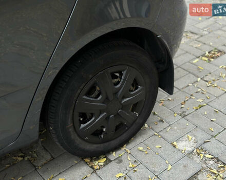 Сірий Шкода Фабія, об'ємом двигуна 1.2 л та пробігом 151 тис. км за 5700 $, фото 4 на Automoto.ua