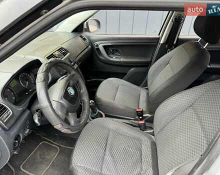 Сірий Шкода Фабія, об'ємом двигуна 1.39 л та пробігом 306 тис. км за 2950 $, фото 5 на Automoto.ua
