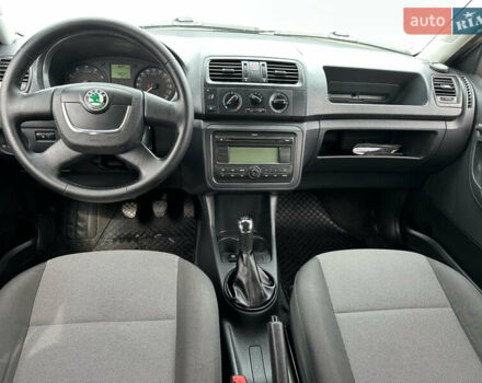 Серый Шкода Фабия, объемом двигателя 1.39 л и пробегом 205 тыс. км за 5800 $, фото 10 на Automoto.ua