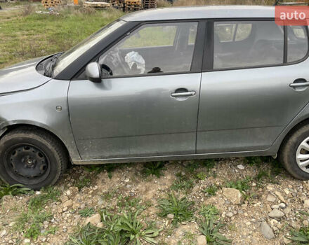 Серый Шкода Фабия, объемом двигателя 1.2 л и пробегом 300 тыс. км за 3000 $, фото 3 на Automoto.ua