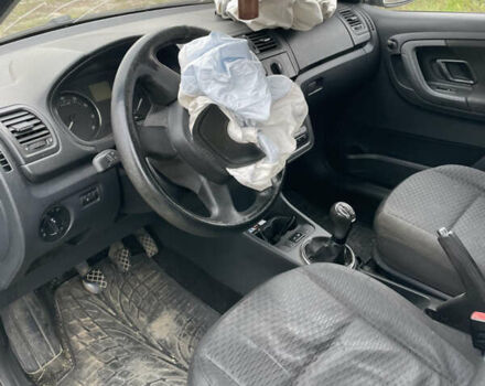 Серый Шкода Фабия, объемом двигателя 1.2 л и пробегом 300 тыс. км за 3000 $, фото 7 на Automoto.ua