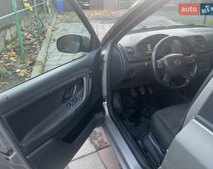 Серый Шкода Фабия, объемом двигателя 0 л и пробегом 182 тыс. км за 5850 $, фото 5 на Automoto.ua