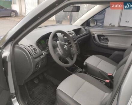 Серый Шкода Фабия, объемом двигателя 1.2 л и пробегом 203 тыс. км за 5900 $, фото 2 на Automoto.ua