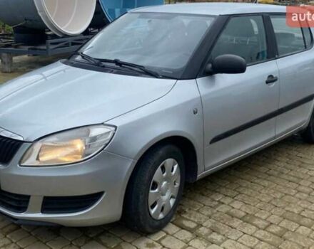 Серый Шкода Фабия, объемом двигателя 1.4 л и пробегом 250 тыс. км за 5000 $, фото 2 на Automoto.ua