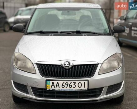 Серый Шкода Фабия, объемом двигателя 1.39 л и пробегом 220 тыс. км за 5100 $, фото 1 на Automoto.ua