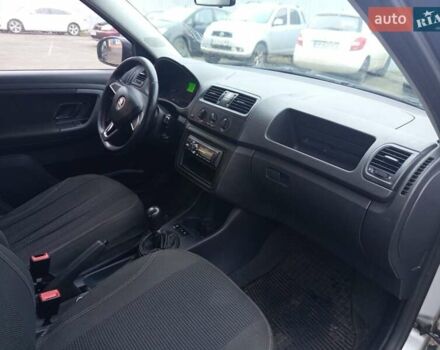Серый Шкода Фабия, объемом двигателя 1.39 л и пробегом 220 тыс. км за 5100 $, фото 5 на Automoto.ua