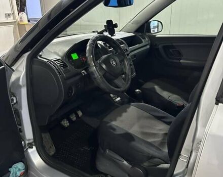 Сірий Шкода Фабія, об'ємом двигуна 1.39 л та пробігом 191 тис. км за 5500 $, фото 18 на Automoto.ua