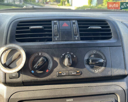 Серый Шкода Фабия, объемом двигателя 1.39 л и пробегом 236 тыс. км за 4700 $, фото 16 на Automoto.ua