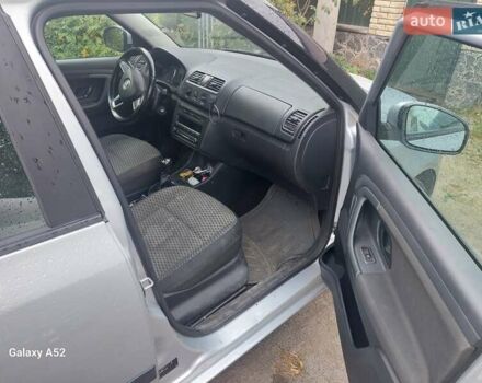 Сірий Шкода Фабія, об'ємом двигуна 1.6 л та пробігом 270 тис. км за 6300 $, фото 7 на Automoto.ua