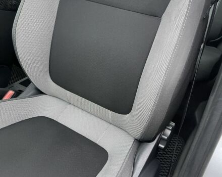 Серый Шкода Фабия, объемом двигателя 1.4 л и пробегом 167 тыс. км за 8300 $, фото 7 на Automoto.ua