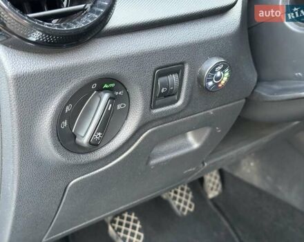 Серый Шкода Фабия, объемом двигателя 1 л и пробегом 61 тыс. км за 13990 $, фото 22 на Automoto.ua