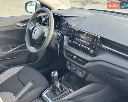 Серый Шкода Фабия, объемом двигателя 1 л и пробегом 61 тыс. км за 13990 $, фото 29 на Automoto.ua