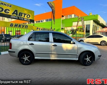 Серый Шкода Фабия, объемом двигателя 1.4 л и пробегом 229 тыс. км за 3700 $, фото 3 на Automoto.ua