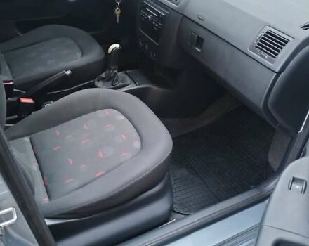 Серый Шкода Фабия, объемом двигателя 1.39 л и пробегом 215 тыс. км за 3700 $, фото 10 на Automoto.ua