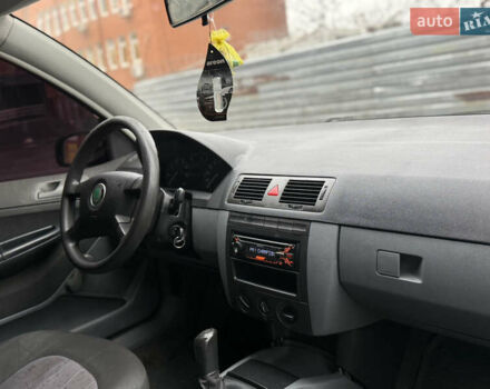 Сірий Шкода Фабія, об'ємом двигуна 1.2 л та пробігом 170 тис. км за 3000 $, фото 6 на Automoto.ua