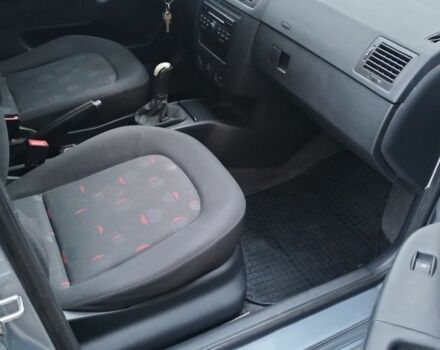 Серый Шкода Фабия, объемом двигателя 1.4 л и пробегом 215 тыс. км за 3600 $, фото 9 на Automoto.ua