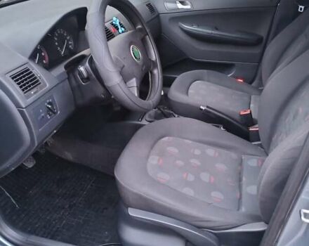 Серый Шкода Фабия, объемом двигателя 1.39 л и пробегом 215 тыс. км за 3700 $, фото 12 на Automoto.ua