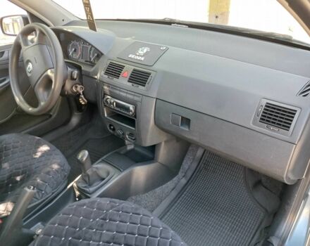 Серый Шкода Фабия, объемом двигателя 1.2 л и пробегом 246 тыс. км за 3100 $, фото 2 на Automoto.ua