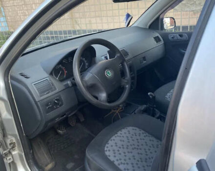 Серый Шкода Фабия, объемом двигателя 1.2 л и пробегом 316 тыс. км за 2900 $, фото 7 на Automoto.ua