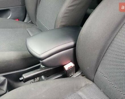 Серый Шкода Фабия, объемом двигателя 1.4 л и пробегом 239 тыс. км за 3900 $, фото 7 на Automoto.ua