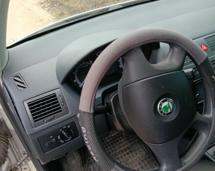 Серый Шкода Фабия, объемом двигателя 1.4 л и пробегом 184 тыс. км за 5000 $, фото 3 на Automoto.ua