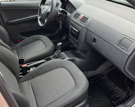 Сірий Шкода Фабія, об'ємом двигуна 1.2 л та пробігом 175 тис. км за 3500 $, фото 9 на Automoto.ua