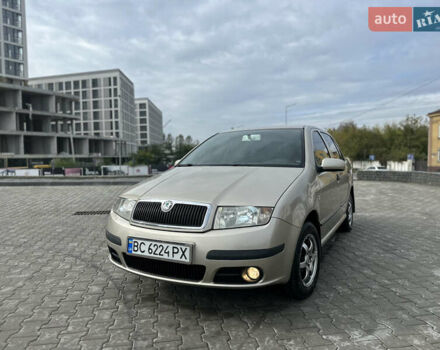 Серый Шкода Фабия, объемом двигателя 1.39 л и пробегом 196 тыс. км за 3200 $, фото 2 на Automoto.ua