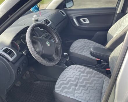 Серый Шкода Фабия, объемом двигателя 1.4 л и пробегом 260 тыс. км за 4500 $, фото 4 на Automoto.ua