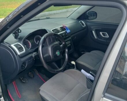 Сірий Шкода Фабія, об'ємом двигуна 1.6 л та пробігом 200 тис. км за 5000 $, фото 4 на Automoto.ua