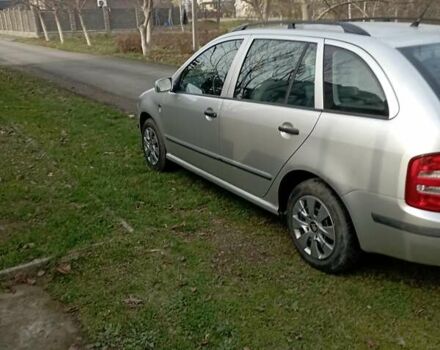 Серый Шкода Фабия, объемом двигателя 1.39 л и пробегом 228 тыс. км за 3000 $, фото 2 на Automoto.ua