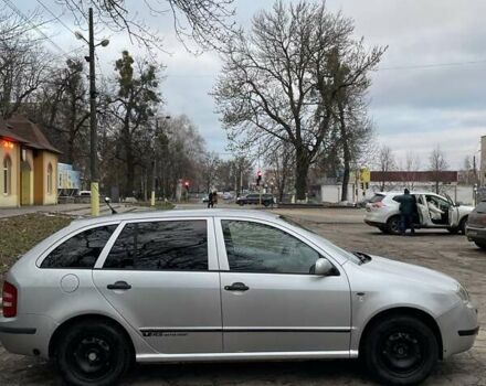 Сірий Шкода Фабія, об'ємом двигуна 1.39 л та пробігом 180 тис. км за 4300 $, фото 6 на Automoto.ua