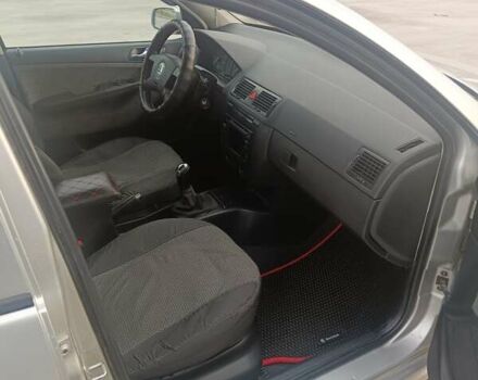 Серый Шкода Фабия, объемом двигателя 1.39 л и пробегом 226 тыс. км за 3350 $, фото 4 на Automoto.ua