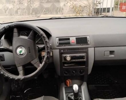 Серый Шкода Фабия, объемом двигателя 1.4 л и пробегом 368 тыс. км за 4000 $, фото 5 на Automoto.ua