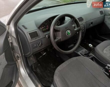 Сірий Шкода Фабія, об'ємом двигуна 1.39 л та пробігом 195 тис. км за 3400 $, фото 8 на Automoto.ua