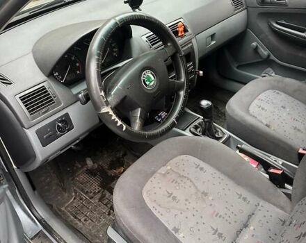 Сірий Шкода Фабія, об'ємом двигуна 1.39 л та пробігом 250 тис. км за 2300 $, фото 4 на Automoto.ua