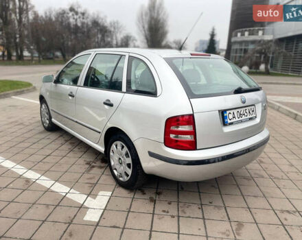 Серый Шкода Фабия, объемом двигателя 1.39 л и пробегом 252 тыс. км за 4200 $, фото 3 на Automoto.ua