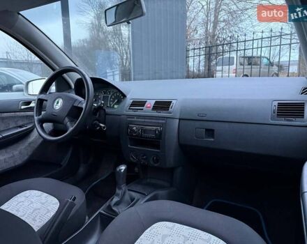 Серый Шкода Фабия, объемом двигателя 1.39 л и пробегом 239 тыс. км за 3500 $, фото 23 на Automoto.ua