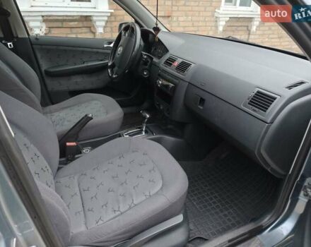 Серый Шкода Фабия, объемом двигателя 1.39 л и пробегом 202 тыс. км за 4700 $, фото 5 на Automoto.ua