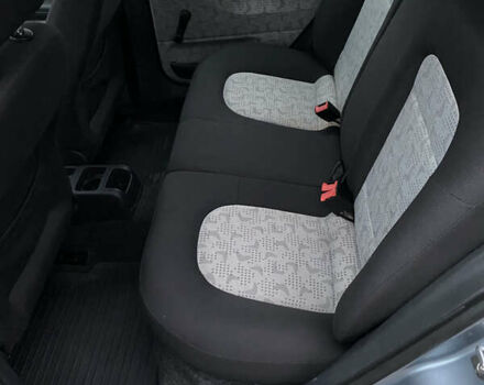 Серый Шкода Фабия, объемом двигателя 1.39 л и пробегом 276 тыс. км за 3999 $, фото 31 на Automoto.ua