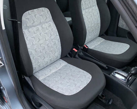 Серый Шкода Фабия, объемом двигателя 1.39 л и пробегом 276 тыс. км за 3999 $, фото 40 на Automoto.ua